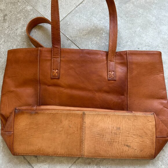Noonday Collection. Luscious leather stitched, modern silhouette must-have bag - Picture 2 of 9
